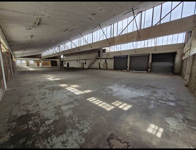 1,563M² WAREHOUSE TO LET IN BENROSE
